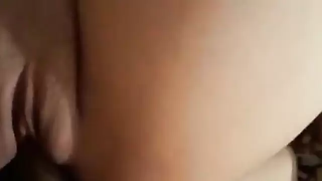 بنت أوزبكية كسها أملس بتتناك في الكس.