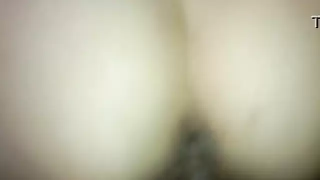 راجل بيخش بقوة في كس أوزبكية جسمها مليان.