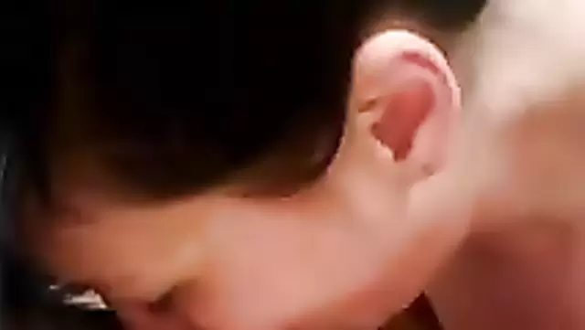 עבודת יד איטית מהחבר של הבעל האוזבקי המבוגר